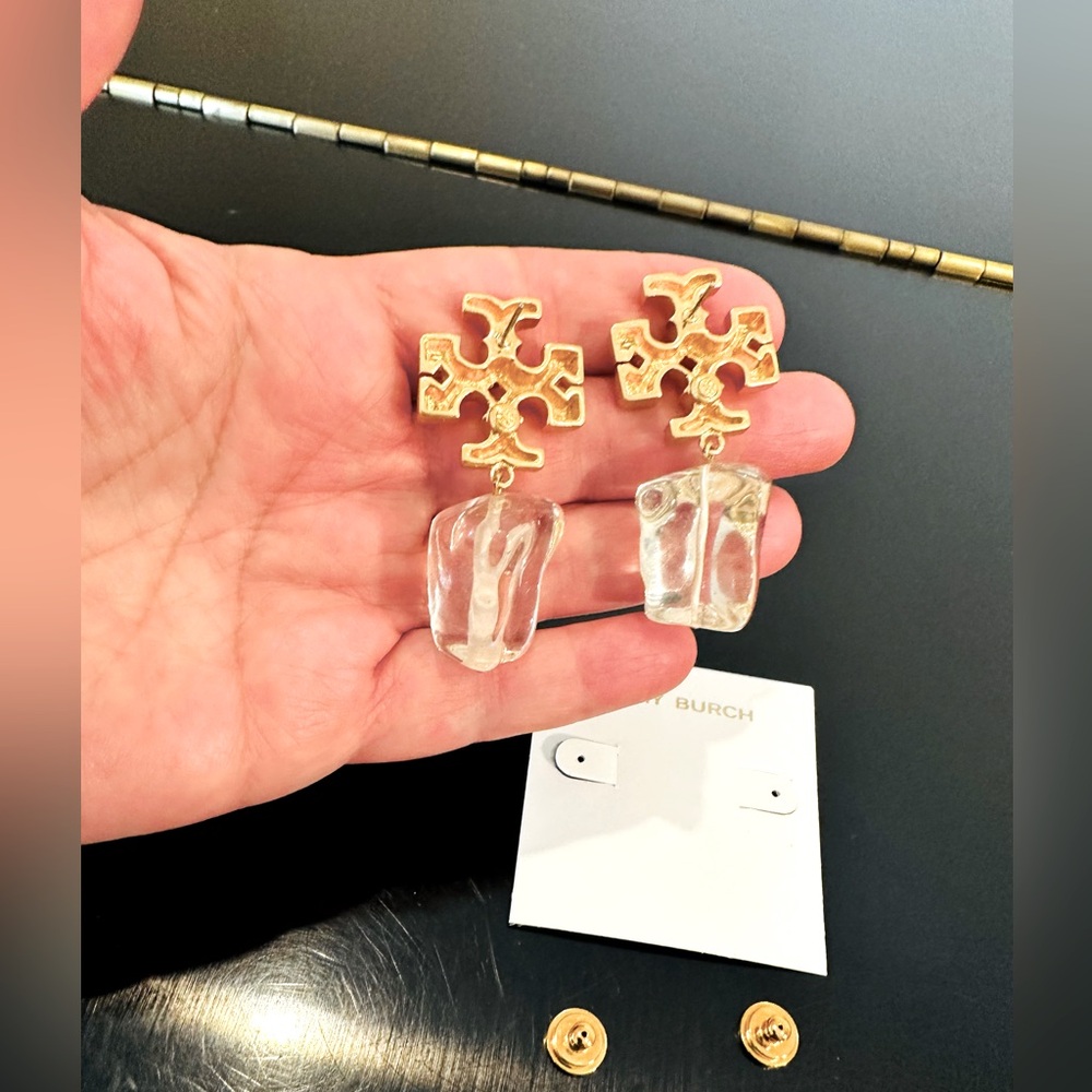 Tory Burch NWT Authentic luxury runway couture RARE logo resin drop earring - Picture 14 of 14